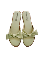 Classy Bow Flip