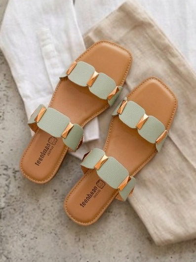 Two-Tone Flip Flops